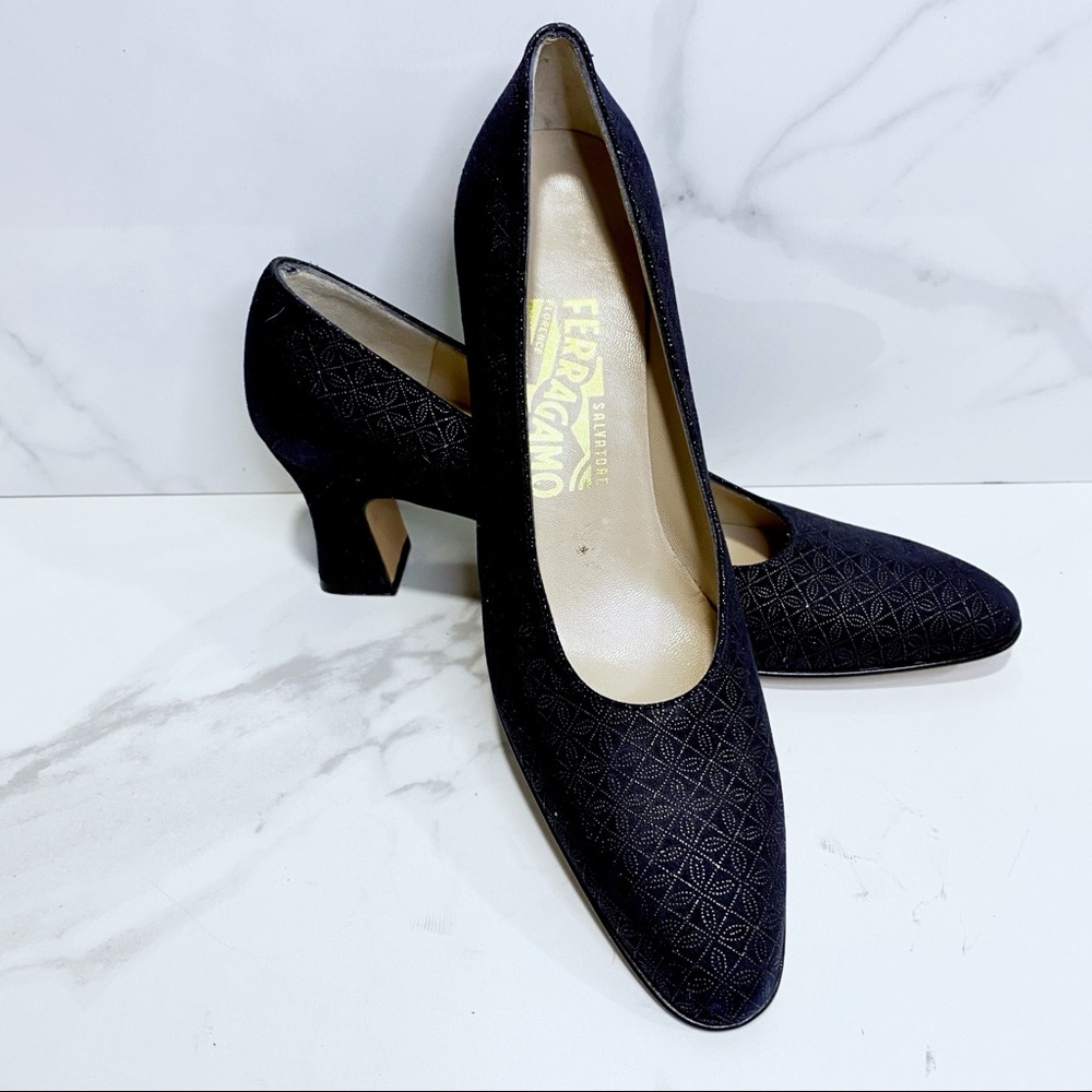 Salvatore Ferragamo Vintage Navy Almond Toe Art Deco Heels